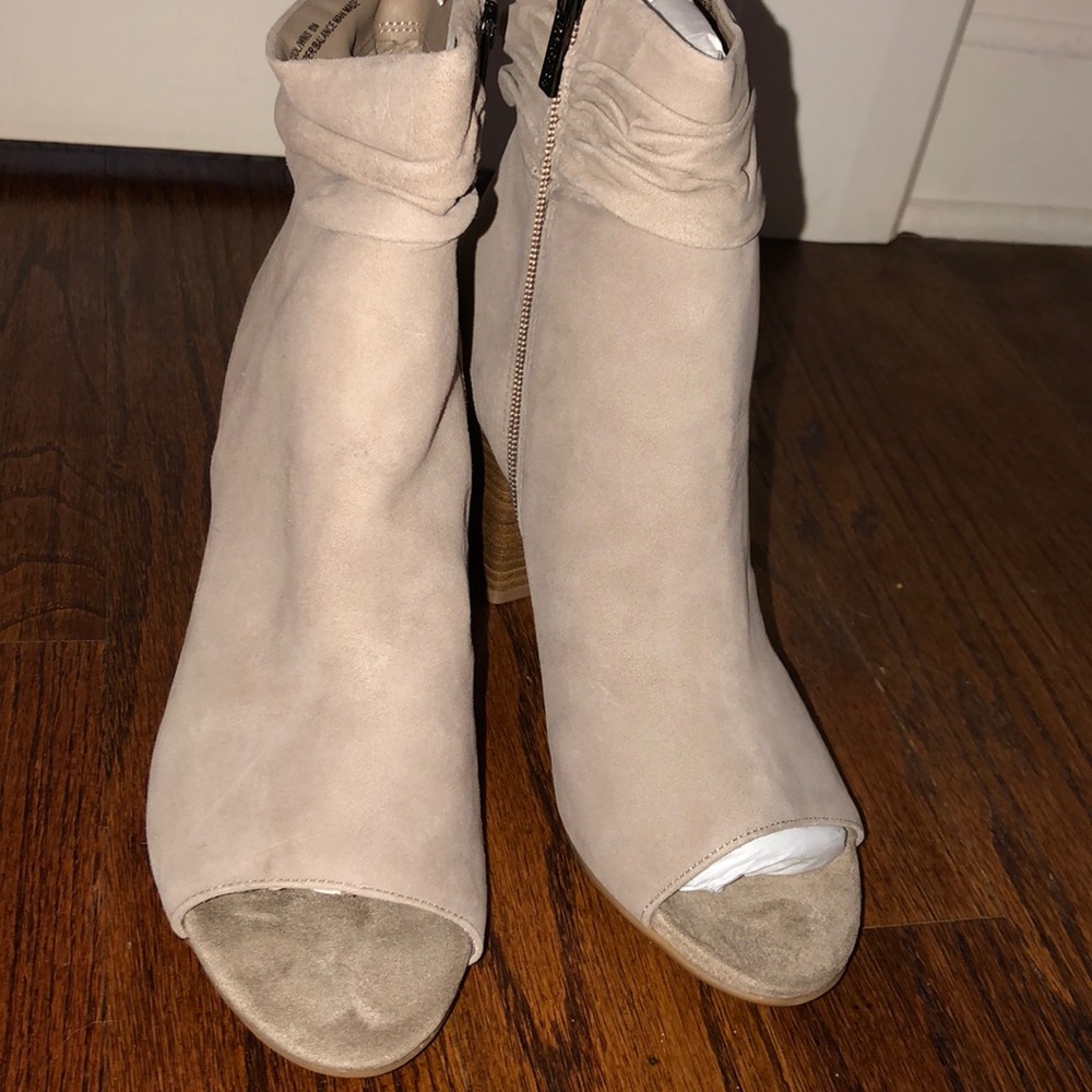 Boots - Picture 3 of 7